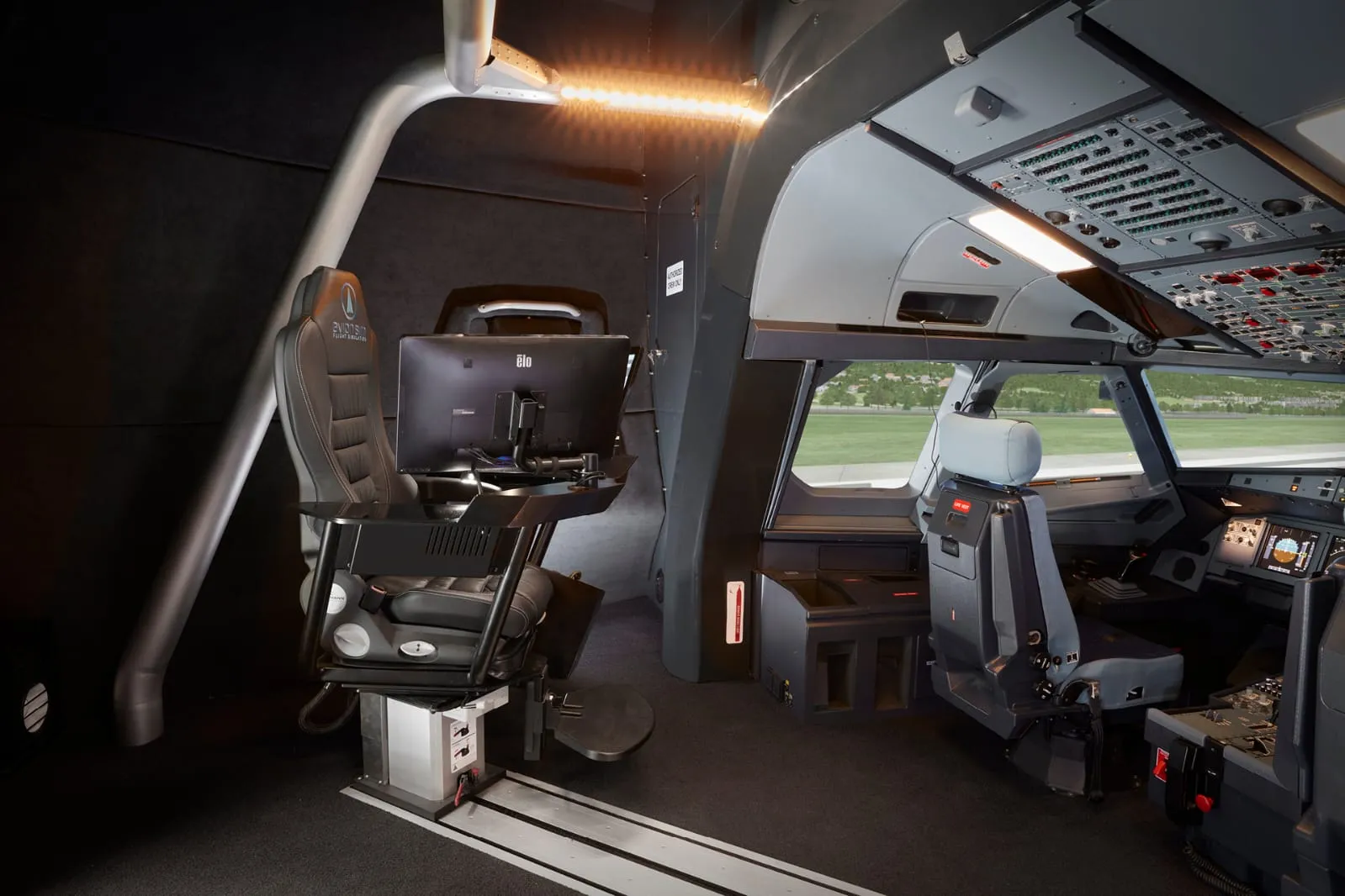 Avion A320 Simulator - Front View